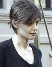 Daily Mail incearca sa-si bata joc de Katie Holmes si nu reuseste