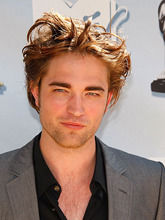 Scena in care lui Pattinson, vampirul seducator din Twilight, i se face baie
