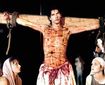 Lothaire Bluteau în Jesus Of Montreal (Denys Arcand, 1989). Nu îl joacă atât pe Iisus cât pe un actor care trebuie să îl joace pe Iisus într-o controversată piesă de teatru la Montreal. Să trecem de îmbrăcăminte – aici e o alegorie a lui Hristos azi