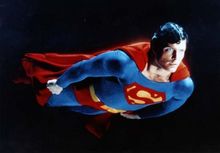 Costumul lui Christopher Reeve din Superman, scos la licitaţie
