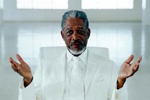 Morgan Freeman se face... roşu