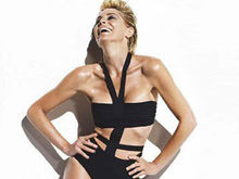 Sharon Stone a pozat topless la 51 de ani