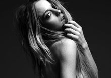 Lindsay Lohan se dezbracă pentru Playboy