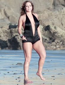 Mariah Carey, nu atât de sexy, pe plaja din Malibu