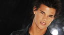 Articol Taylor Lautner se transformă în Stretch Armstrong