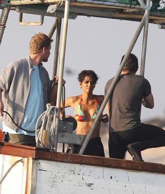 Halle Berry explorează adâncurile în Dark Tide - Foto de pe platourile de filmare