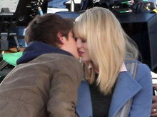 Un sărut de pe platourile de filmare ale noului Spider-Man!