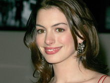 Anne Hathaway, mai frumoasă decât Natalie Portman!