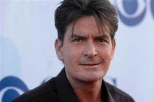 Charlie Sheen, huiduit în turneu