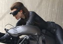 Articol Catwoman a intrat cu Batpod-ul într-o cameră IMAX