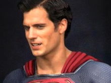Noi fotografii din Man of Steel dezvăluie detaliile costumului lui Superman