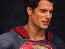 Noul costum al lui Superman, nerecomandat minorilor?