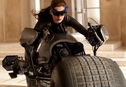 Articol Anne Hathaway, în costumul întreg al lui Catwoman