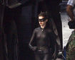 Anne Hathaway, în costumul întreg al lui Catwoman