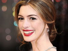 Anne Hathaway va cânta în Les Miserables