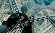 Clip exclusiv Mission: Impossible IV: ascensiunea lui Tom Cruise pe Burj Khalifa din Dubai