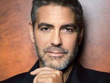 George Clooney îl va întruchipa pe Steve Jobs?