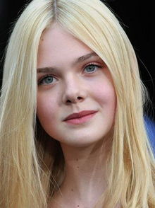 Elle Fanning, frumoasa adormită din Maleficent