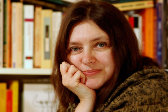  Tatiana Niculescu Bran, autoarea romanelor „Spovedanie la Tanacu" şi „Cartea Judecătorilor"﻿. 
