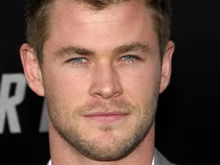 Chris Hemsworth vrea „mai puţine ecrane verzi” pentru Thor 2