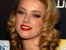 Amber Heard va încinge atmosfera în Machete Kills
