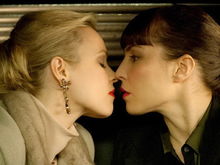 Rachel McAdams şi Noomi Rapace: cuplul fierbinte din Passion, noul film al lui Brian de Palma