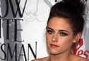 Articol Kristen Stewart l-a înşelat pe Robert Pattinson cu regizorul lui Albă ca Zăpada!