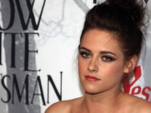 Kristen Stewart l-a înşelat pe Robert Pattinson cu regizorul lui Albă ca Zăpada!