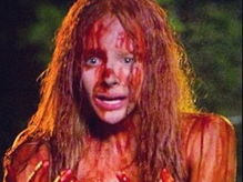 Chloe Moretz, într-o baie de sânge, în prima imagine din Carrie