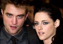 Articol Robert Pattinson şi Kristen Stewart, împreună pe covorul roşu abia în noiembrie