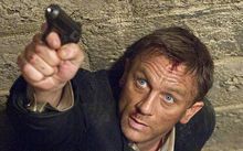 Daniel Craig va fi Bond în „cel puţin" două noi filme