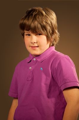 Ştefan, fiul celor doi, un băiat inteligent şi sensibil în vârstă de 10 ani, este interpretat de Dan Hurduc, care se află la al doilea rol al său, dupa distribuţia din cel mai recent lungmetraj al regizorului Adrian Sitaru,  Domestic.  