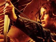The Hunger Games: Catching Fire are un poster în flăcări