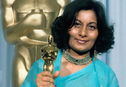 Articol Primul Oscar indian, returnat Academiei Americane. Câştigătoarea se teme că îi va fi furat