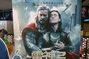Articol Thor îl îmbrăţişează tandru pe Loki într-un cinematograf din China