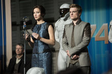 Câteva ore ne mai despart de premiera mondială a The Hunger Games: Catching Fire