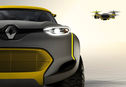 Articol Tehnologie: drone zburătoare pe maşini, pentru imagini din trafic