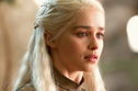Articol Emilia Clarke, de nerecunoscut fără peruca blondă din Game of Thrones