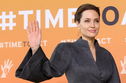 Articol Angelina Jolie, distinsă de Regina Angliei cu echivalentul gradului de Cavaler