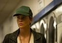 Articol Charlize Theron se pune în pericol în primul trailer Dark Places