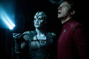 Articol Star Trek Beyond. Imagini cu echipajul navei Enterprise și cu extraterestra Jaylah
