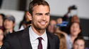 Articol Starul lui Divergent, Theo James, explorează condiţia umană în SF-ul Archive