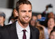 Starul lui Divergent, Theo James, explorează condiţia umană în SF-ul Archive