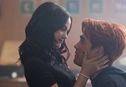 Articol Cum anume se joacă scenele cu săruturi în pandemie. Cazul Riverdale