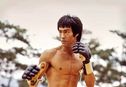 Articol Moartea lui Bruce Lee ar fi fost provocată de băutul apei în exces, sugerează unii cercetători, într-un studiu