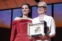 Articol A început festivalul de film de la Cannes! Moment emoționant pe scena Grand Théâtre Lumière: Meryl Streep a primit Palme d'Or onorific
