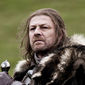 Sean Bean este Lord Eddard „Ned" Stark