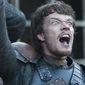 Alfie Allen este Theon Greyjoy