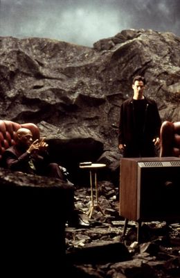 Keanu Reeves, Laurence Fishburne în The Matrix