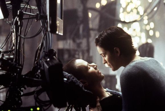 Keanu Reeves, Carrie-Anne Moss în The Matrix